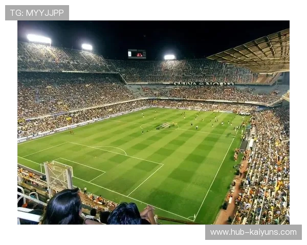 足球中场远射破纪录，震惊绿茵场的传奇瞬间